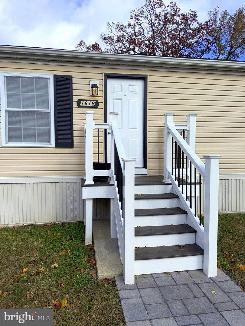 1616 Main Street - Photo 1