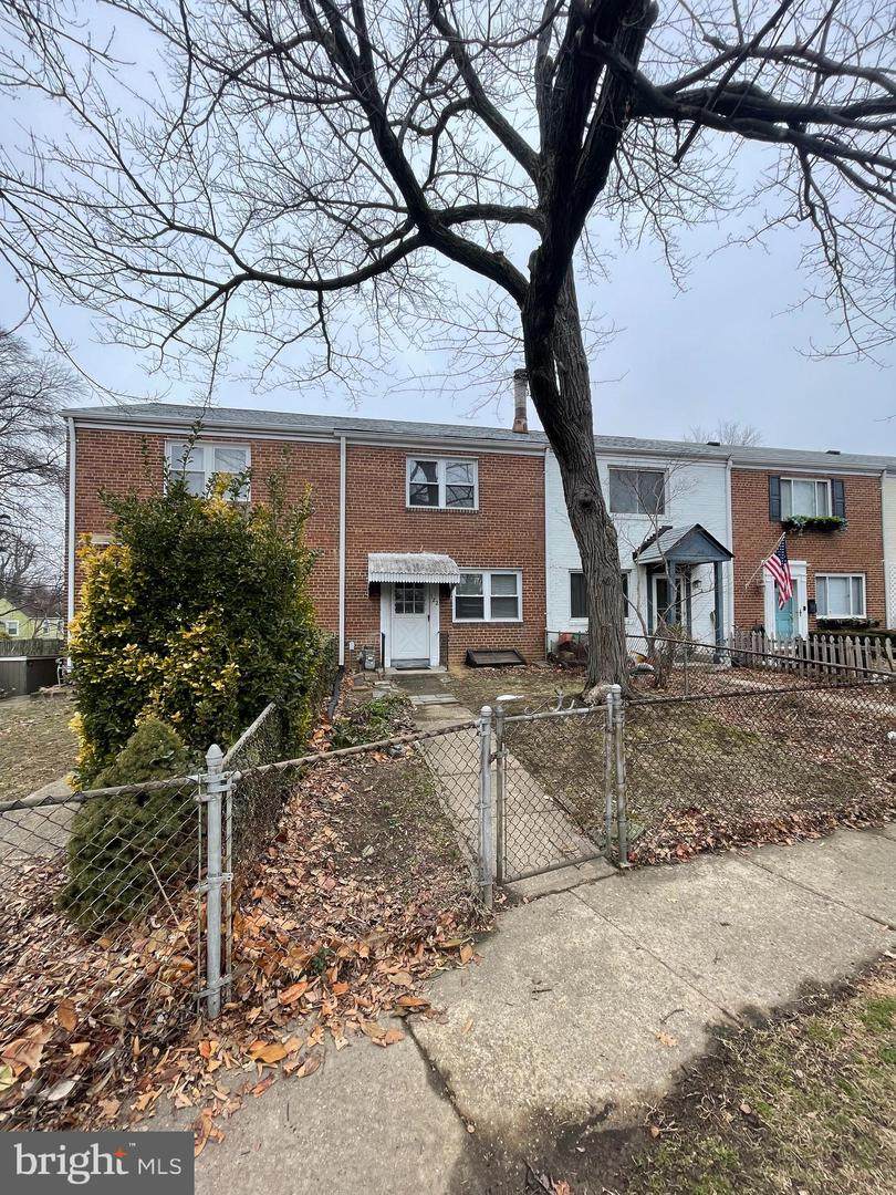 122 Rosemont Avenue - Photo 1