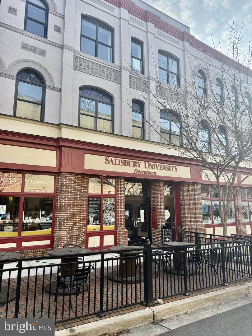 212 W Main Street - Photo 1