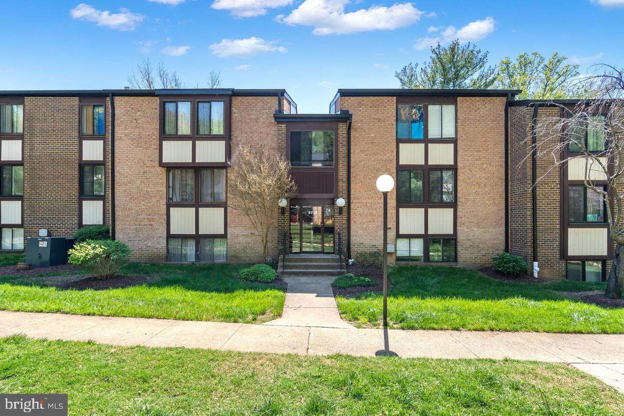 9733 Kings Crown Court - Photo 1