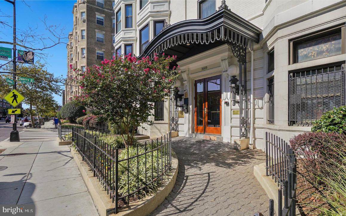 1669 Columbia Road - Photo 1