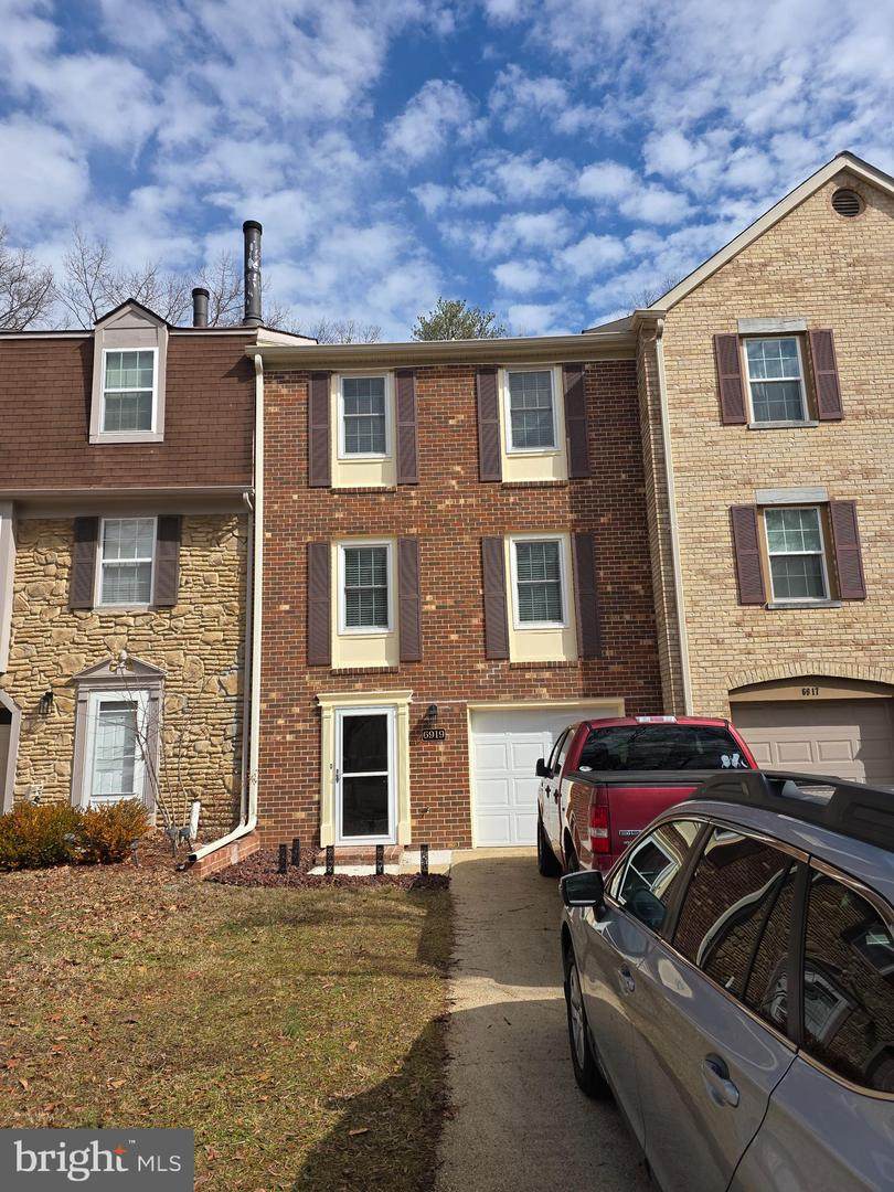 6919 Forbes Boulevard - Photo 1