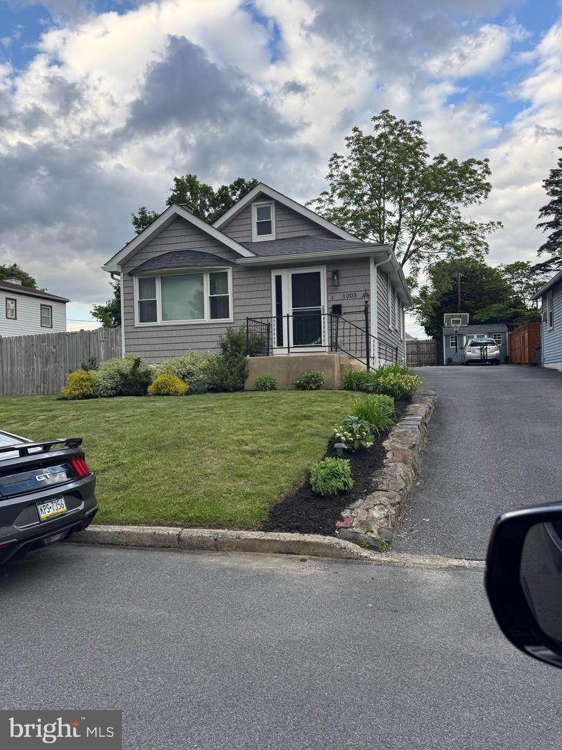1005 Woodcliffe Avenue - Photo 1
