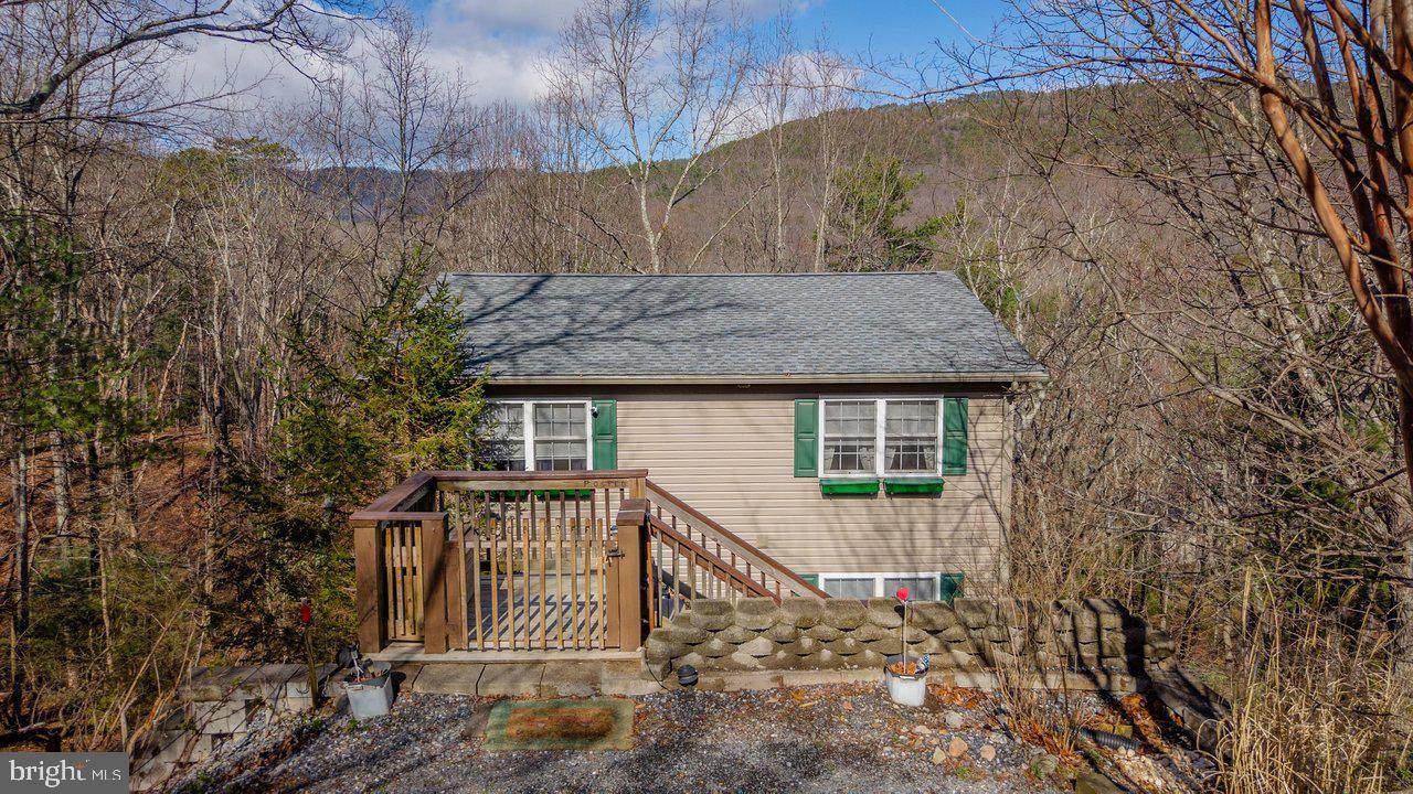140 Laird Pl. - Photo 1