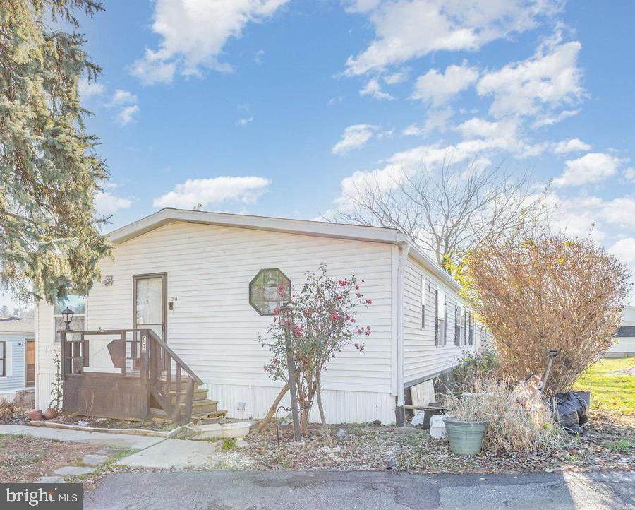 203 Oakfield Court - Photo 1