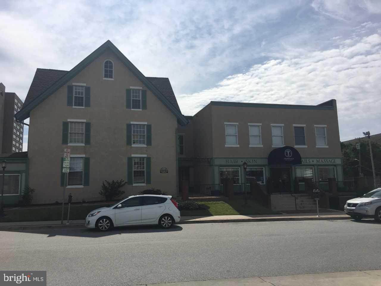 100 Pennsylvania Avenue - Photo 1