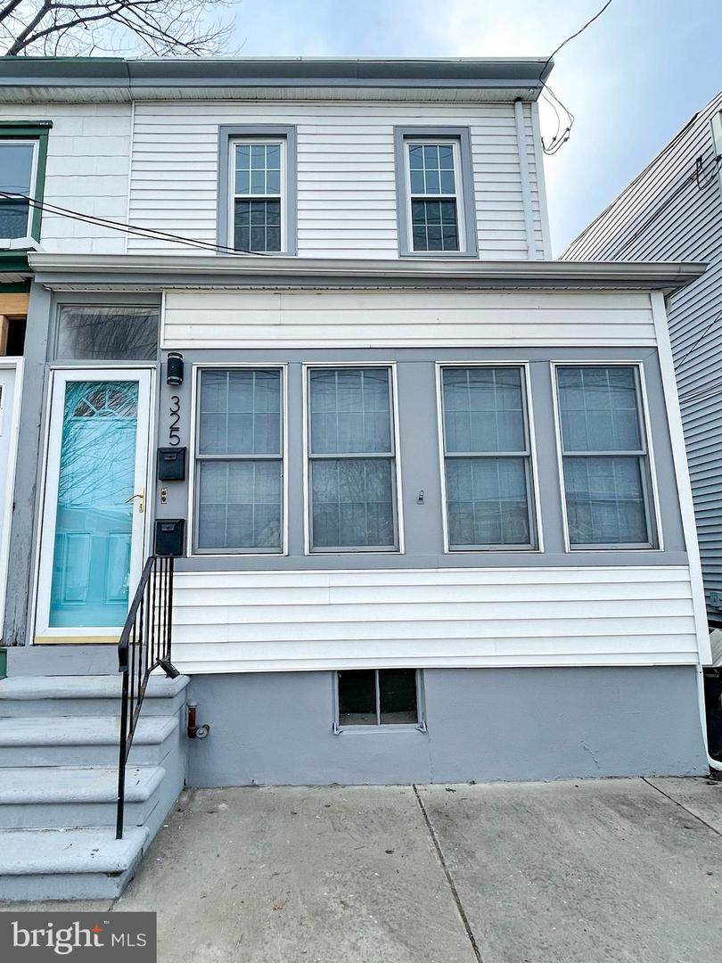 325 Burlington Street - Photo 1