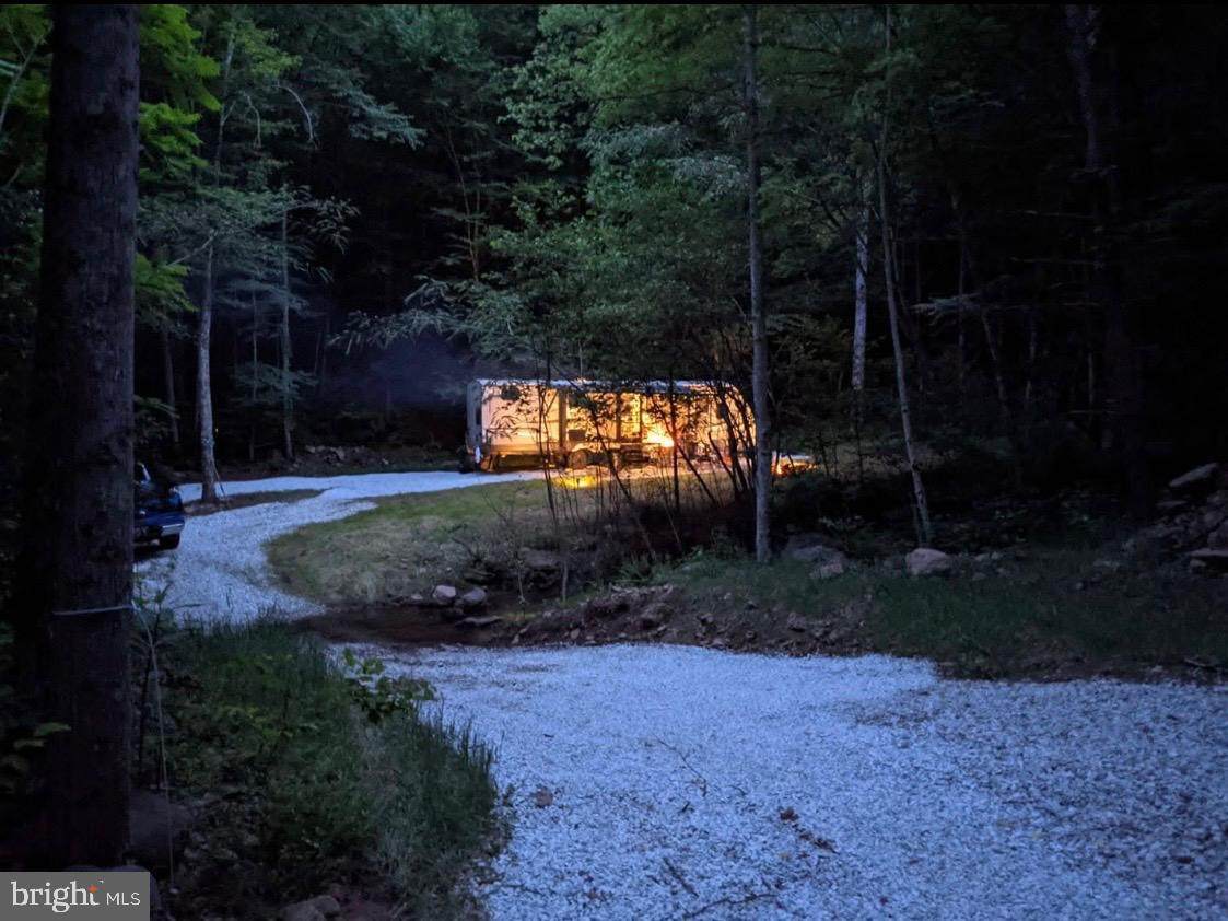 https://bt-photos.global.ssl.fastly.net/brightmls/orig_boomver_1_804611869536-2.jpg