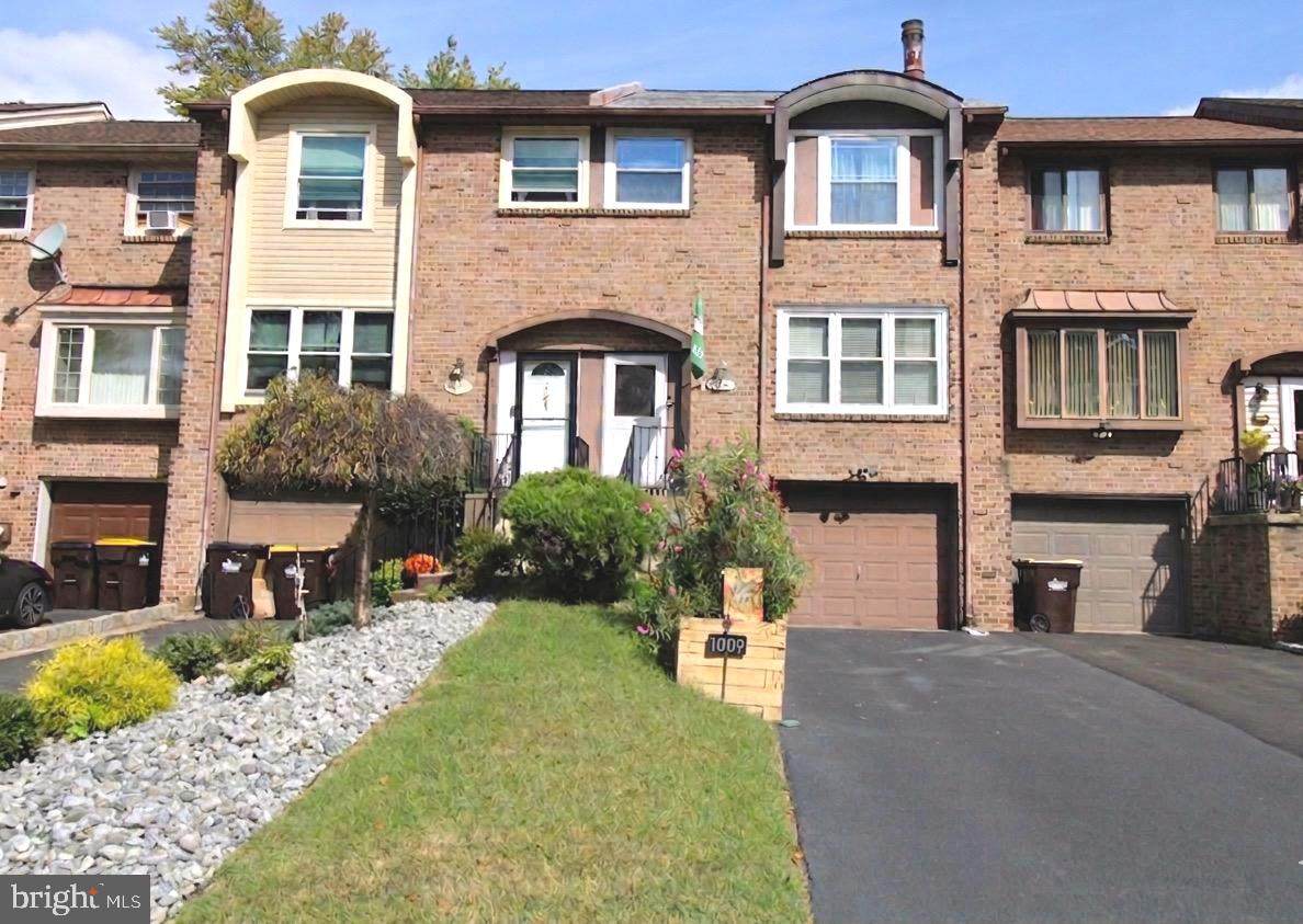 1009 Burnley Court - Photo 1