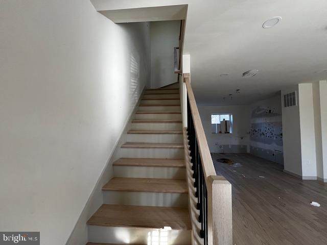https://bt-photos.global.ssl.fastly.net/brightmls/orig_boomver_1_804638262256-2.jpg
