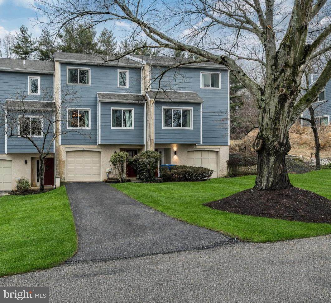 104 Point Drive - Photo 1