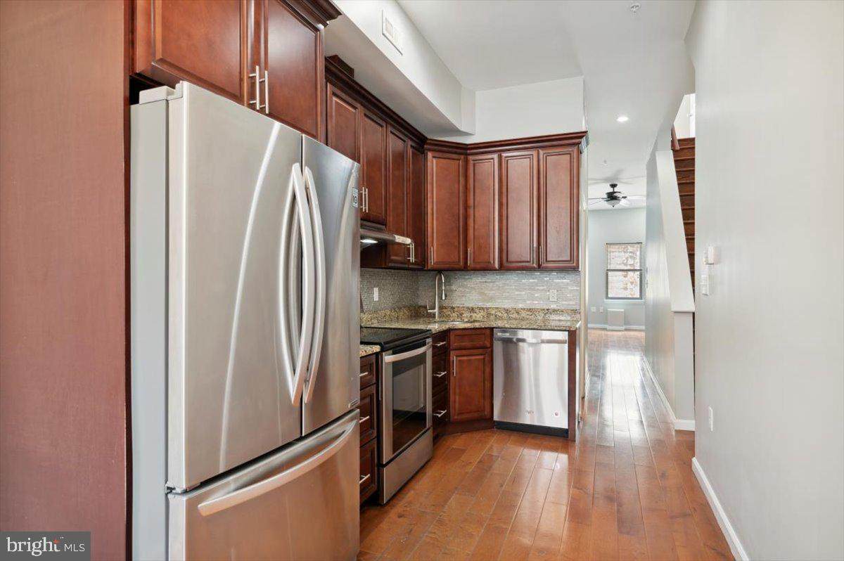 528 13TH Street - Photo 1