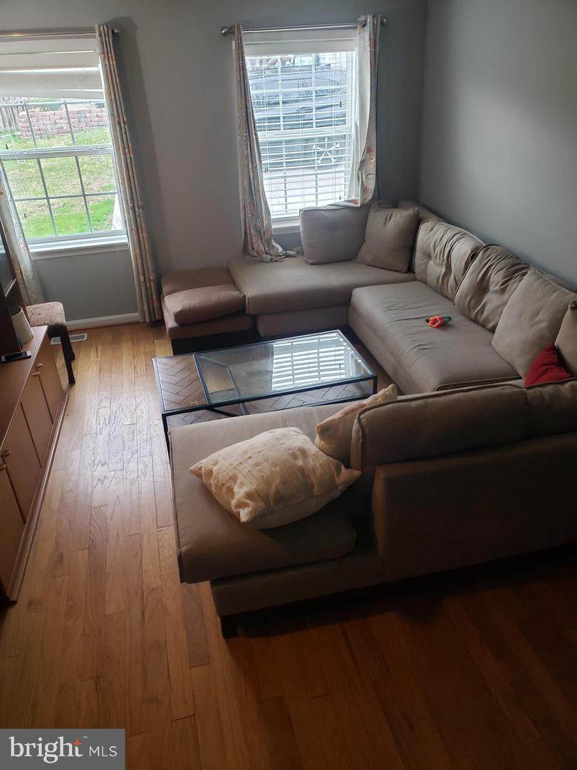 https://bt-photos.global.ssl.fastly.net/brightmls/1280_boomver_1_804662017638-2.jpg