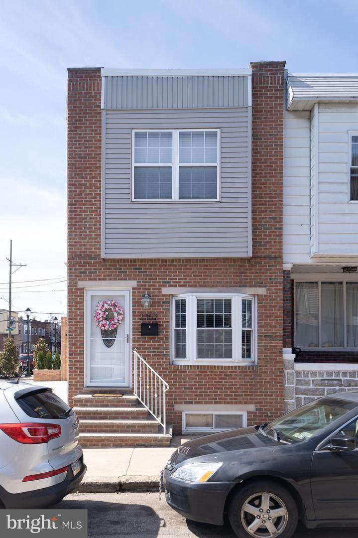 2352 Lee Street - Photo 1