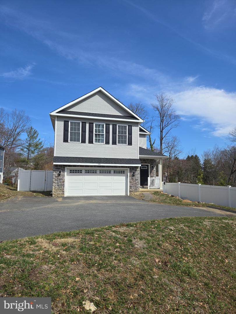 274 Oak Avenue - Photo 1