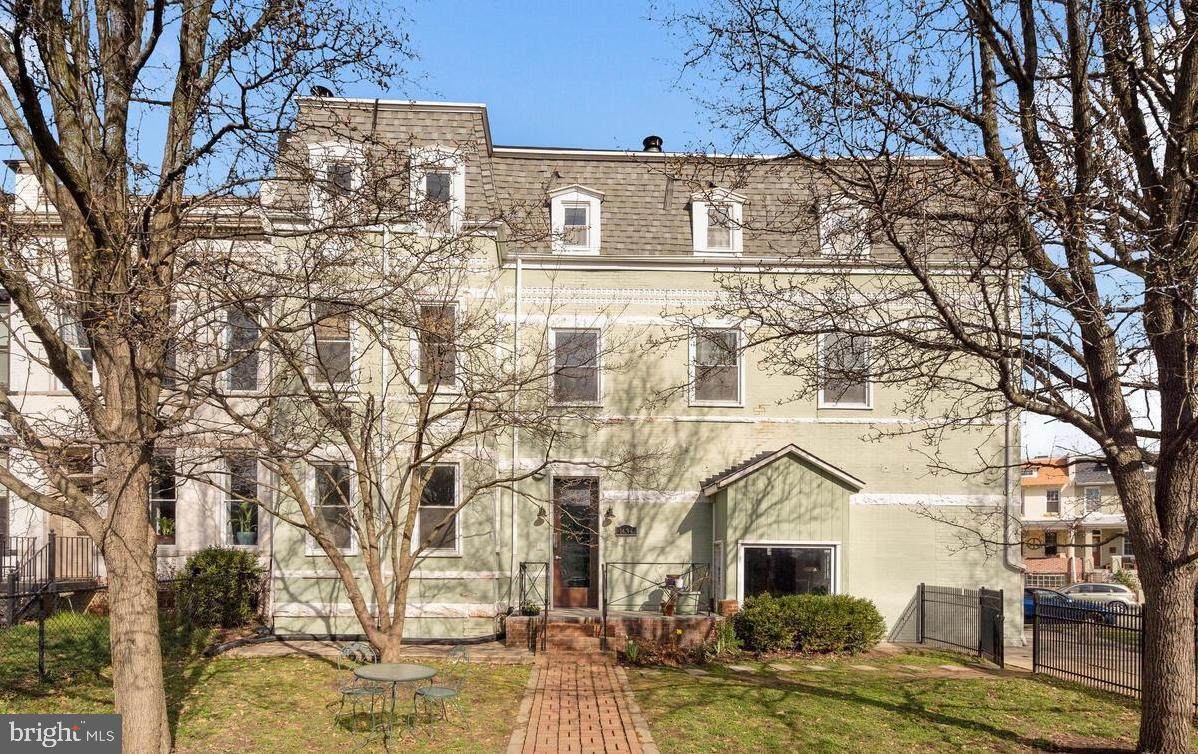 1434 Potomac Avenue - Photo 1