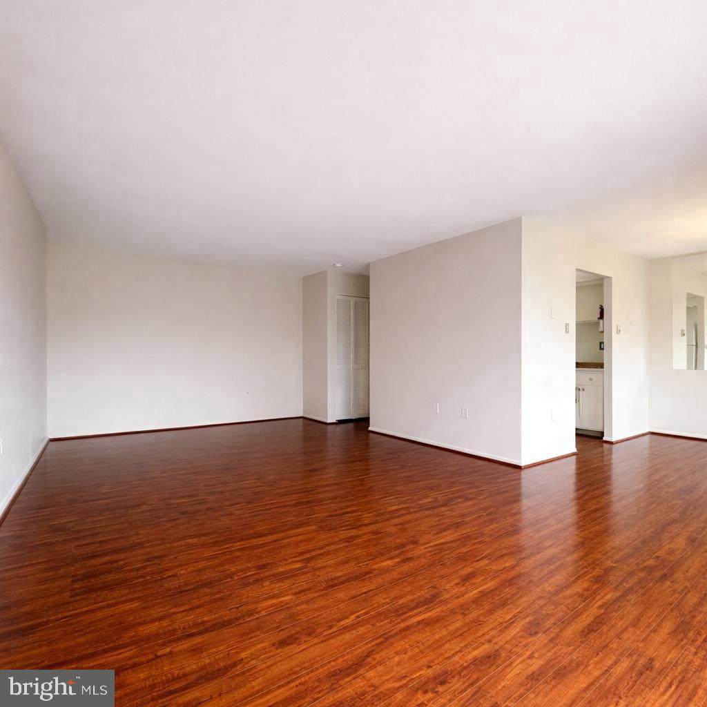 https://bt-photos.global.ssl.fastly.net/brightmls/orig_boomver_1_804693056130-2.jpg