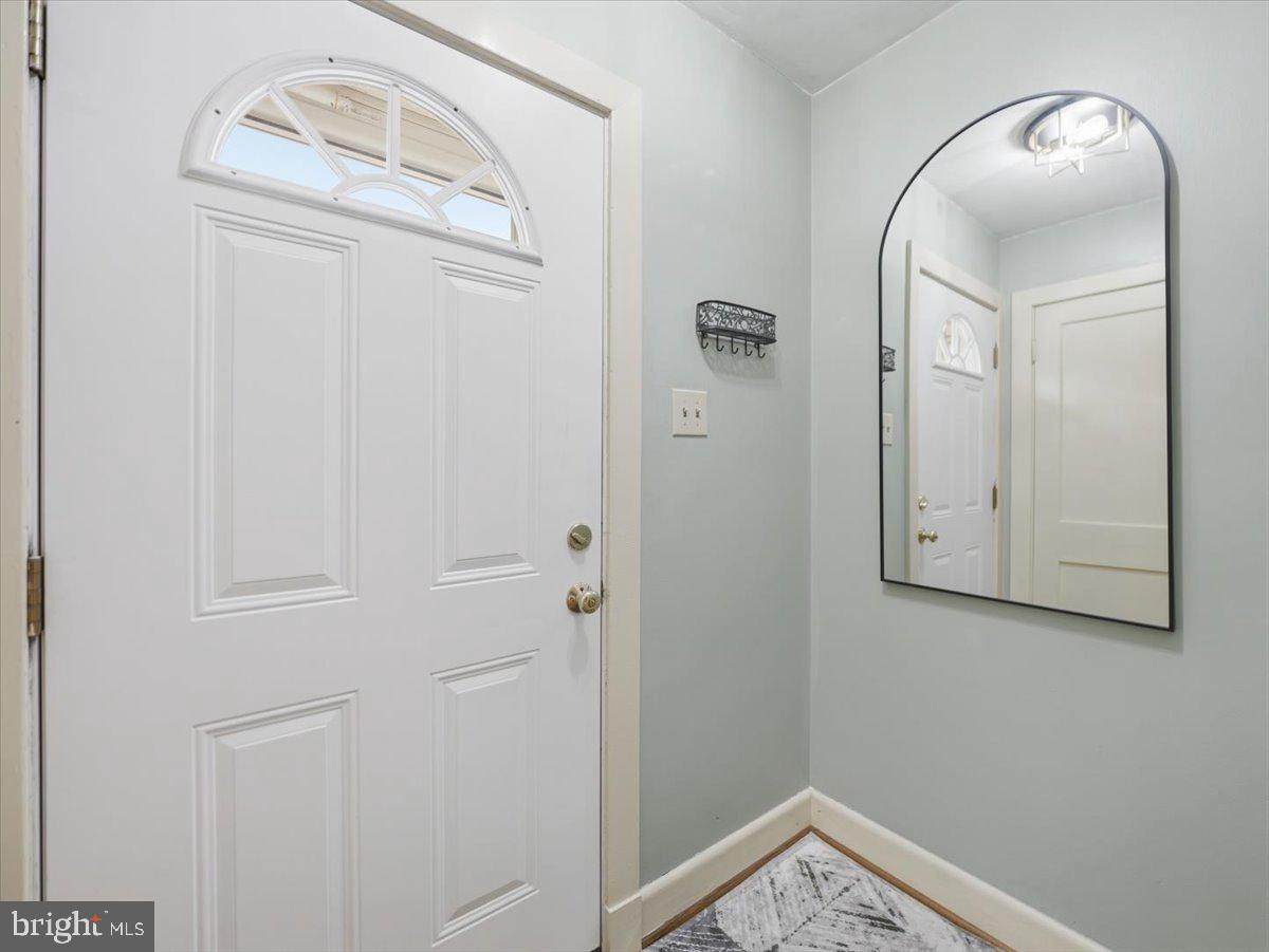https://bt-photos.global.ssl.fastly.net/brightmls/orig_boomver_1_804704060930-2.jpg