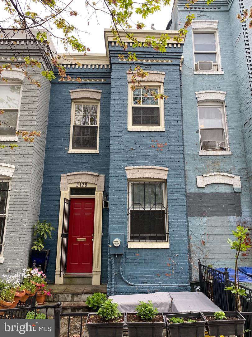2128 10TH Street - Photo 1