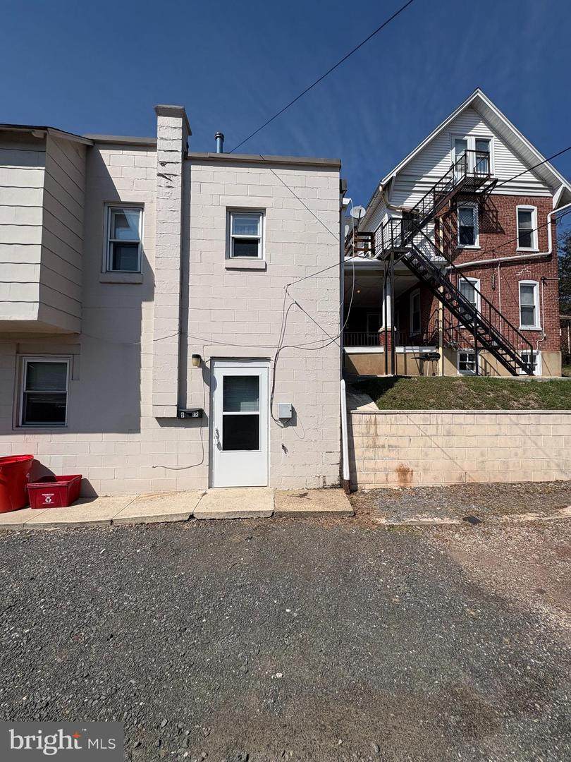 https://bt-photos.global.ssl.fastly.net/brightmls/orig_boomver_1_804737299116-2.jpg