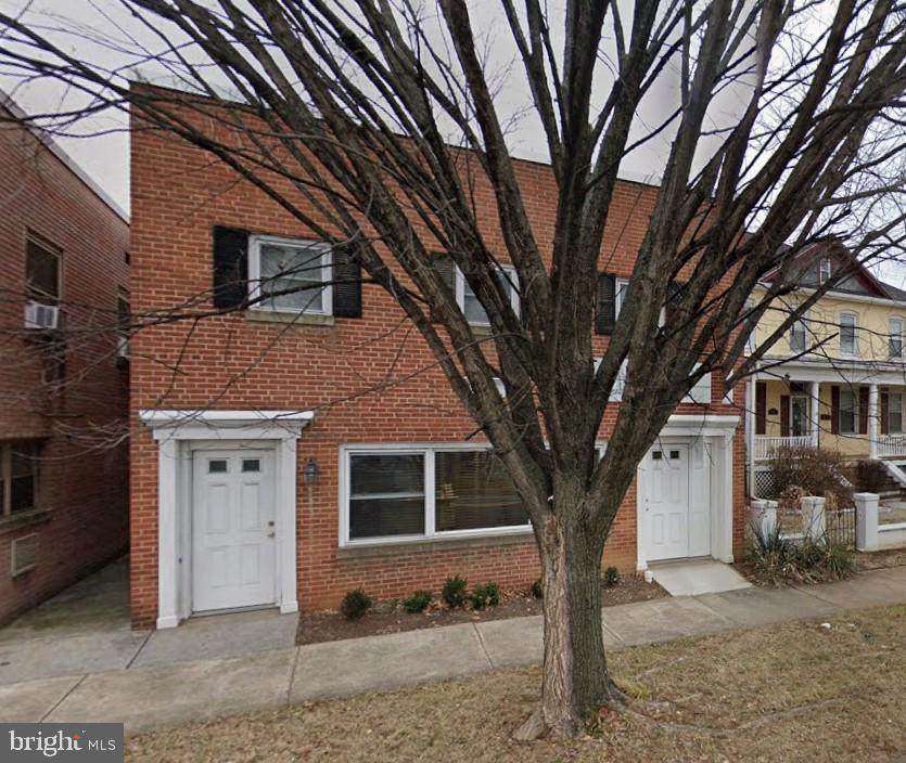 320 Royal Avenue - Photo 1