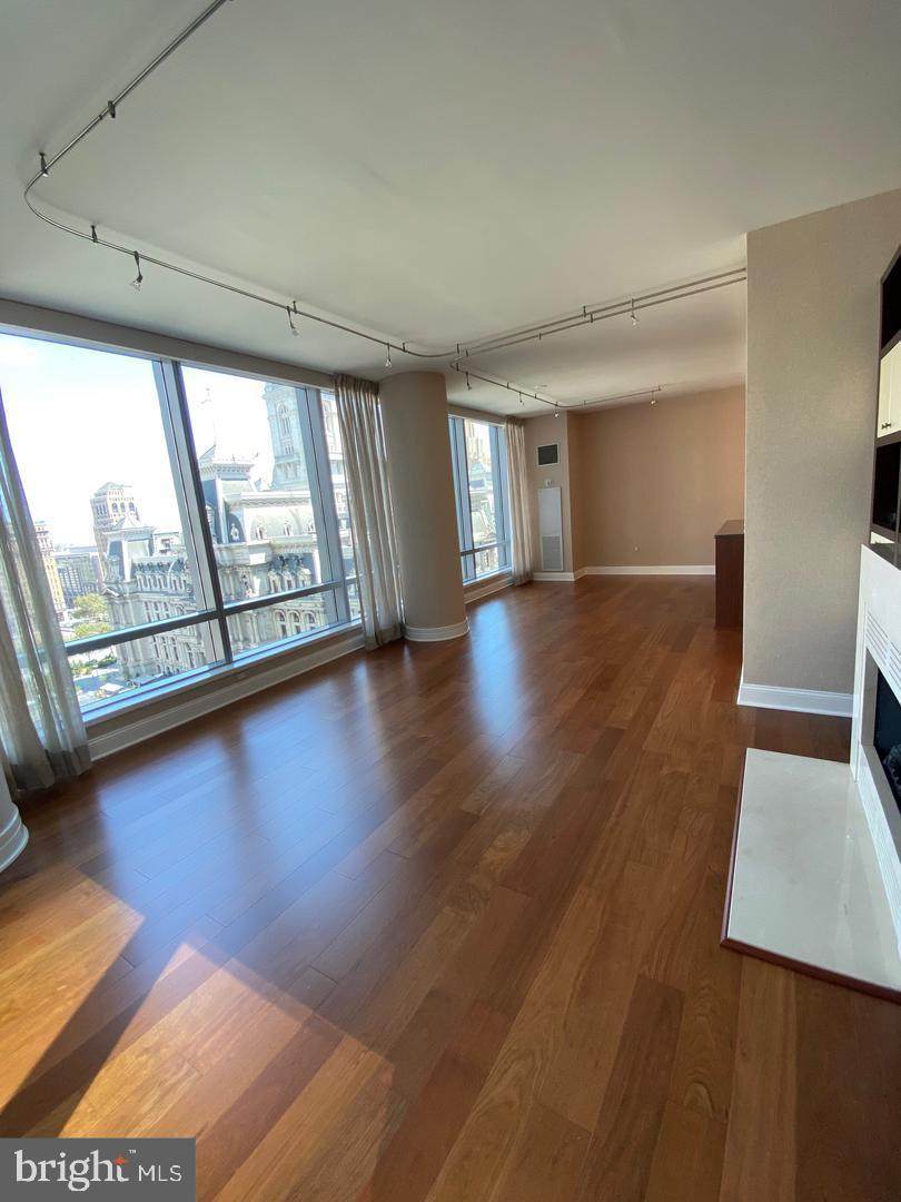 1414 Penn Square - Photo 1