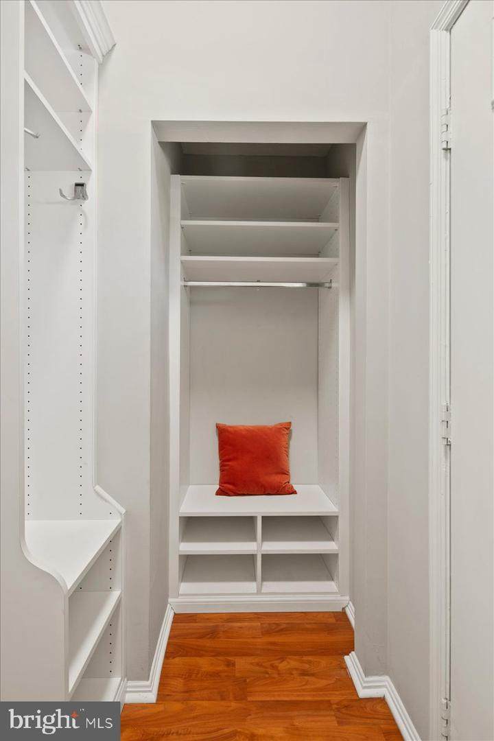 https://bt-photos.global.ssl.fastly.net/brightmls/orig_boomver_1_804740231370-2.jpg