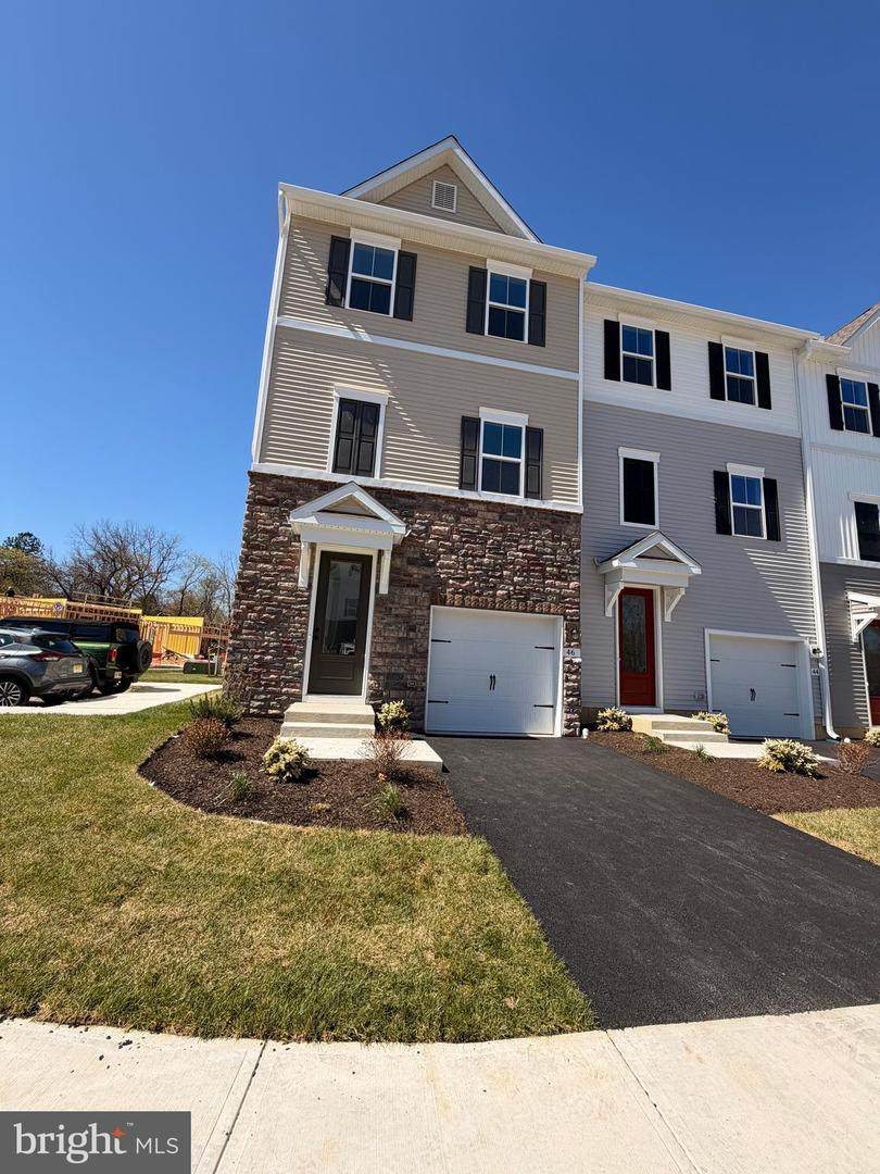 46 Basswood St - Photo 1