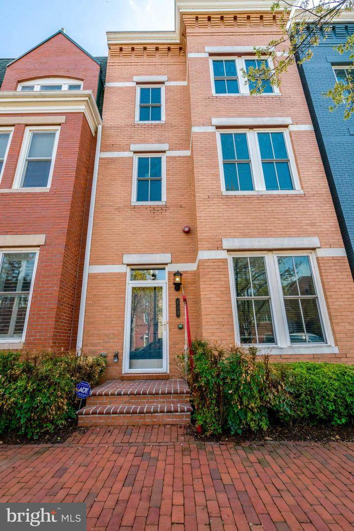 713 Custis Avenue - Photo 1