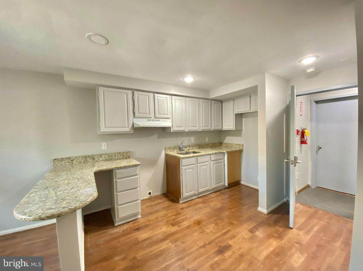 713 Walnut Street - Photo 1