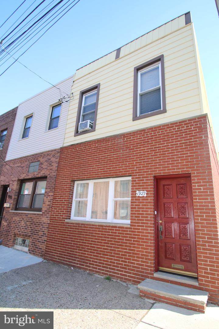 1927 10TH Street - Photo 1