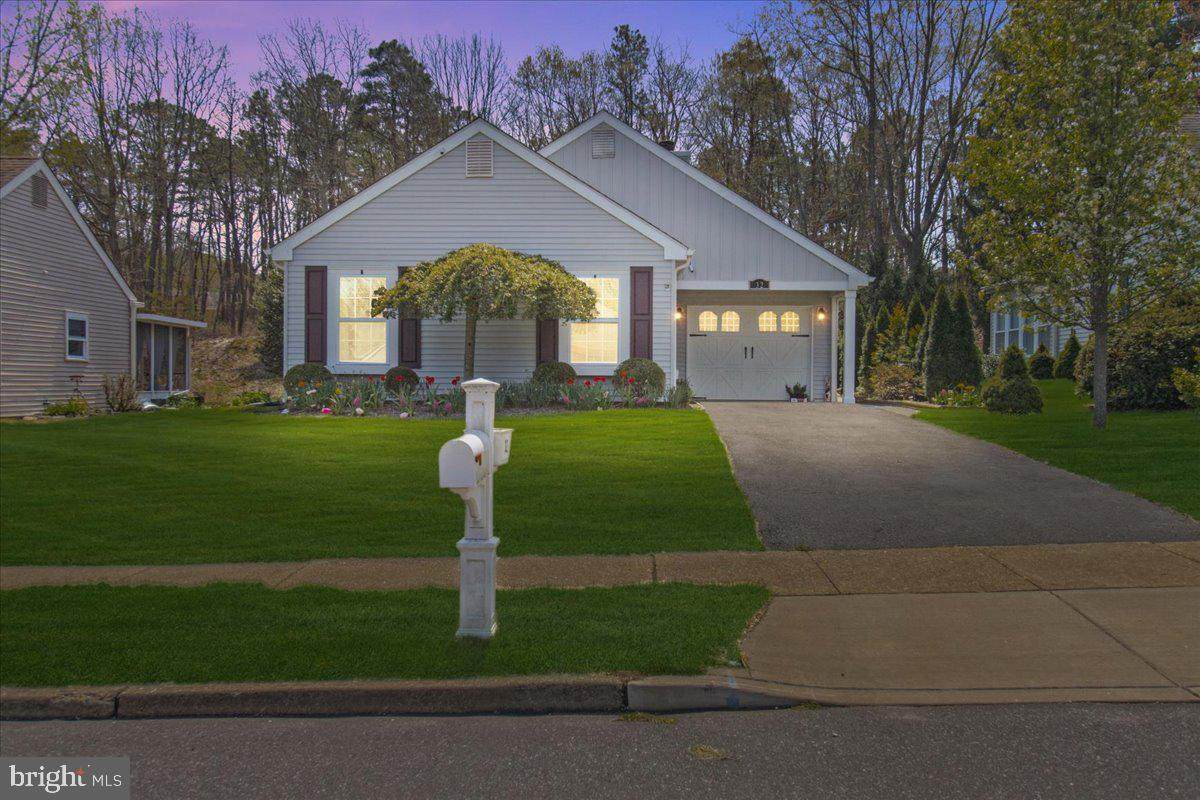 32 Buckingham Drive - Photo 1
