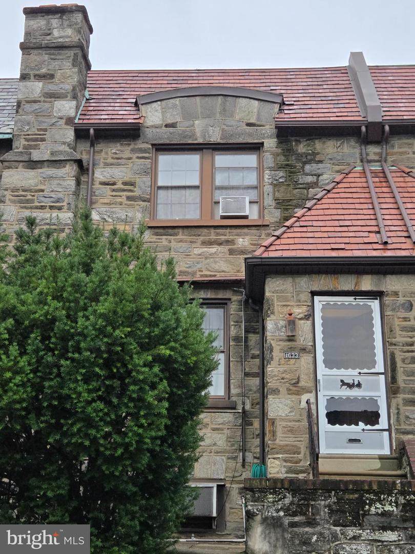 1633 Conlyn Street - Photo 1