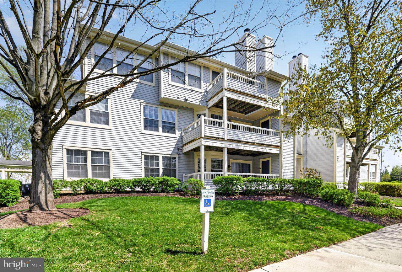 119 Commonwealth Court - Photo 1