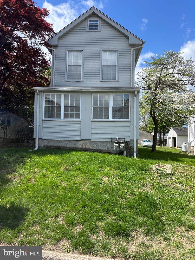 221 Summit Avenue - Photo 1