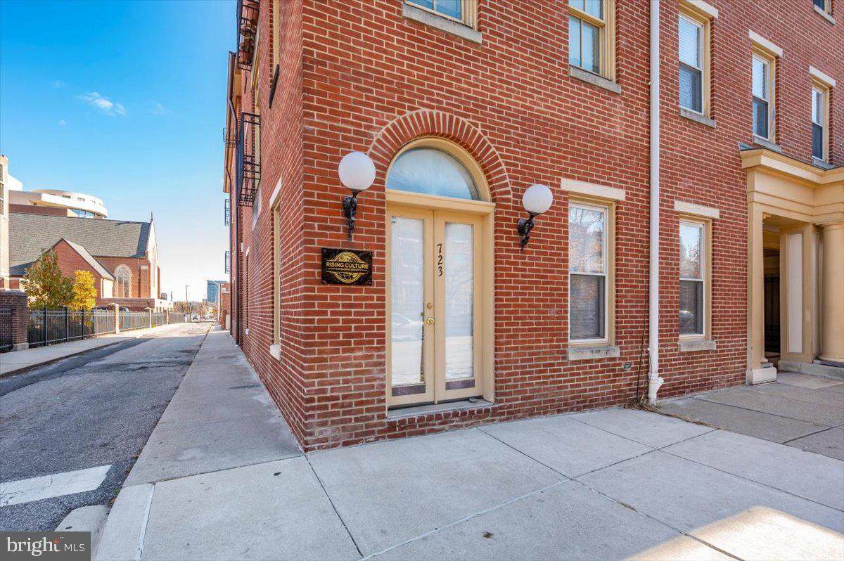 723 Charles Street - Photo 1