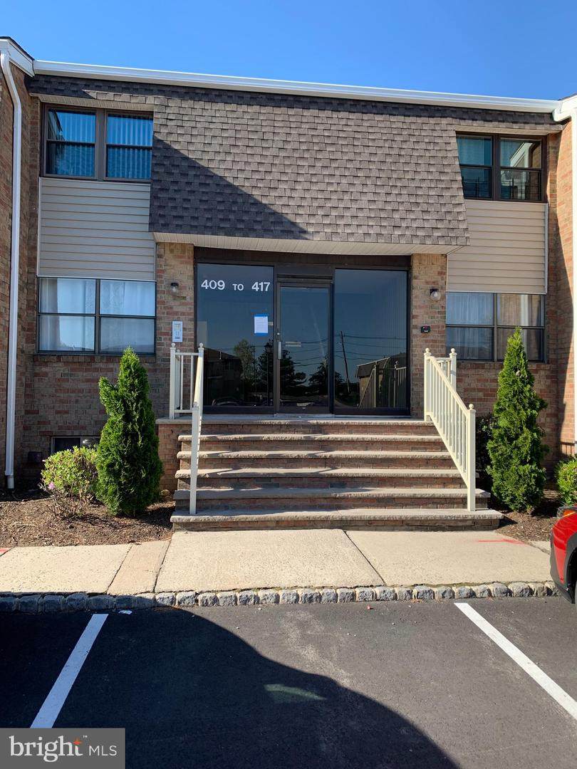 414 Sharon Court - Photo 1