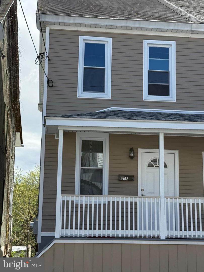 713 Scott - Photo 1