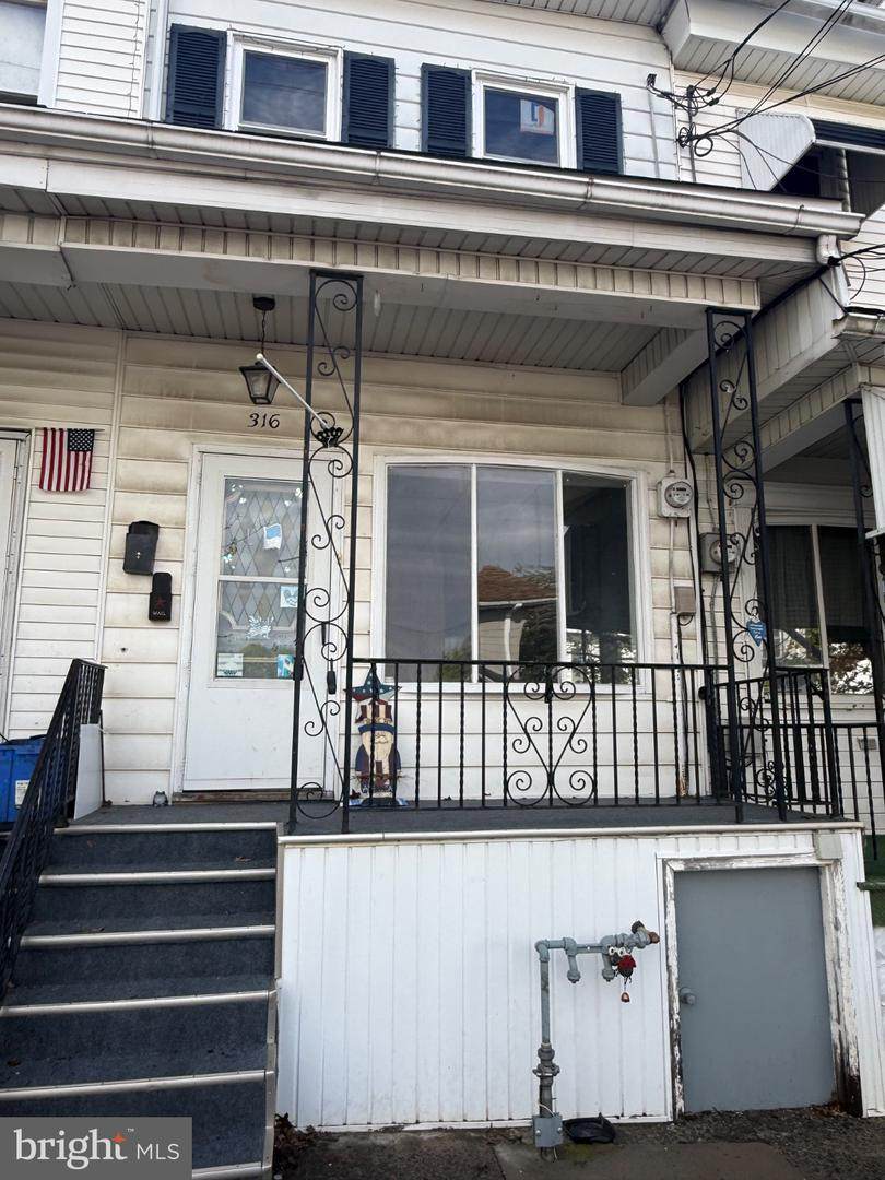 316 Maple St - Photo 1