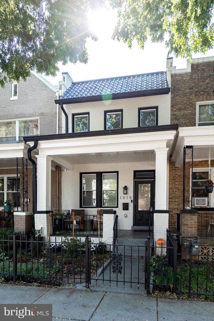 1919 Bennett Place - Photo 1