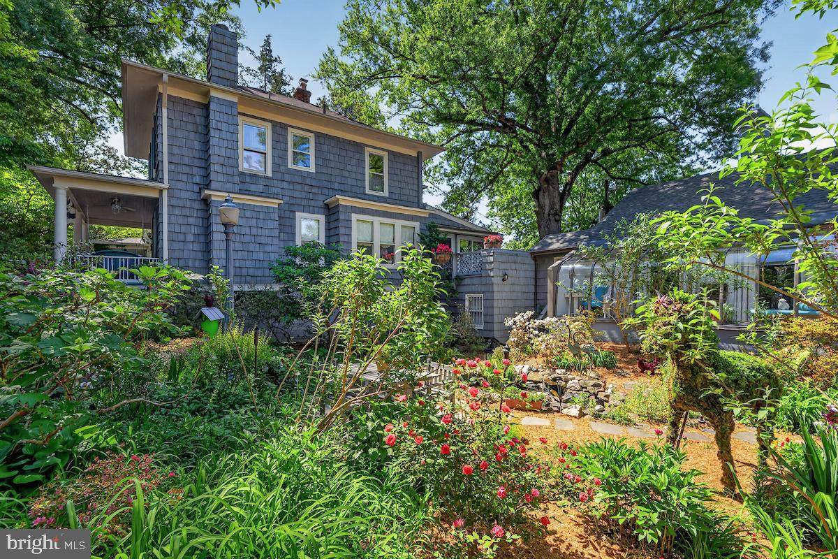 5420 Macarthur Boulevard - Photo 1