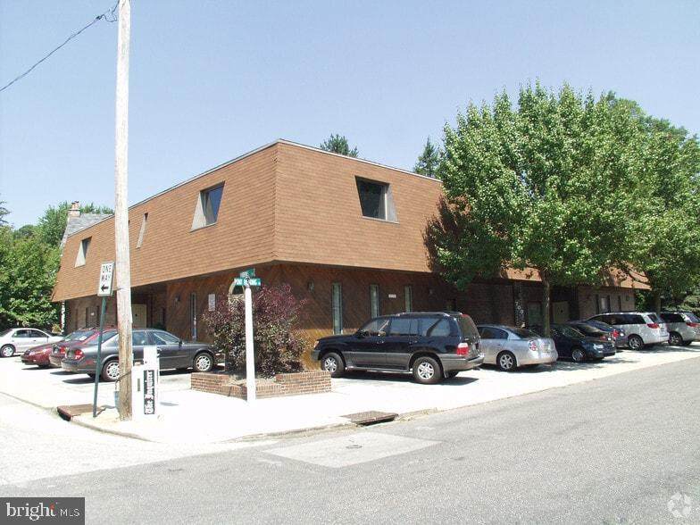 700 Pont Reading Road - Photo 1