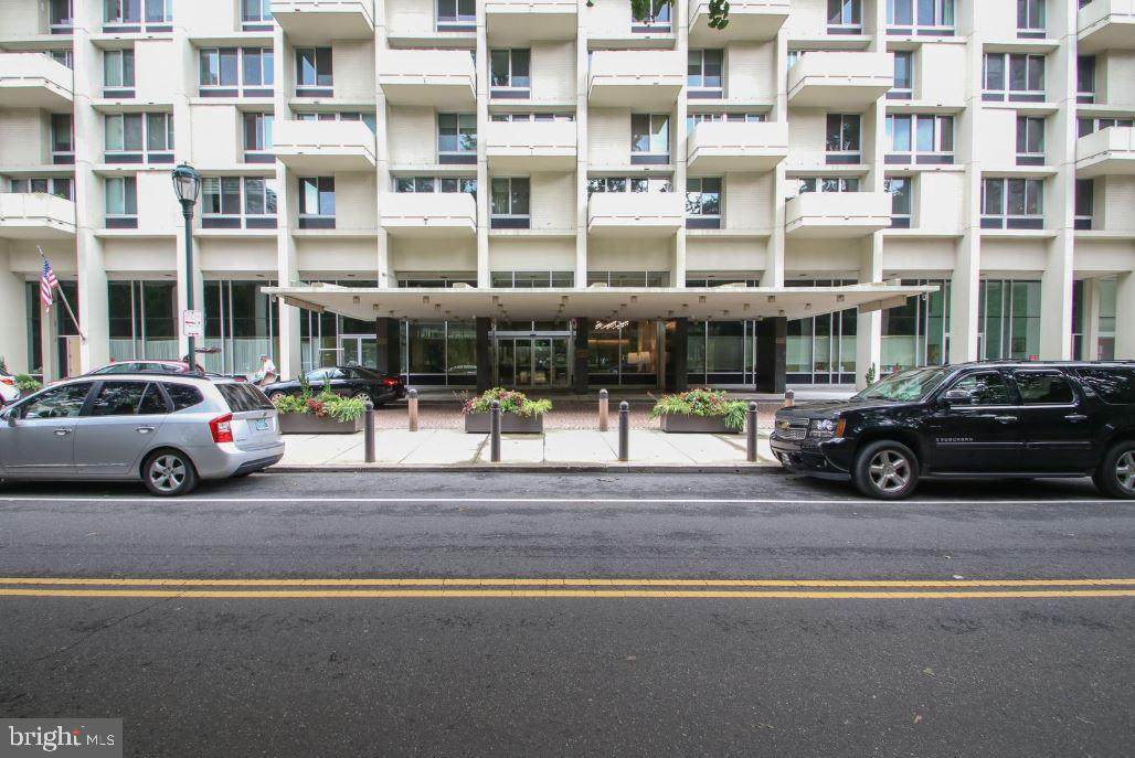 604-36 Washington Square - Photo 1