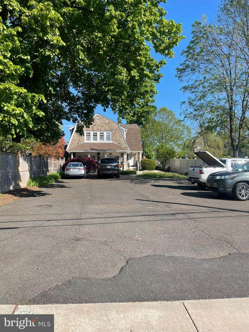 223 Summit Avenue - Photo 1