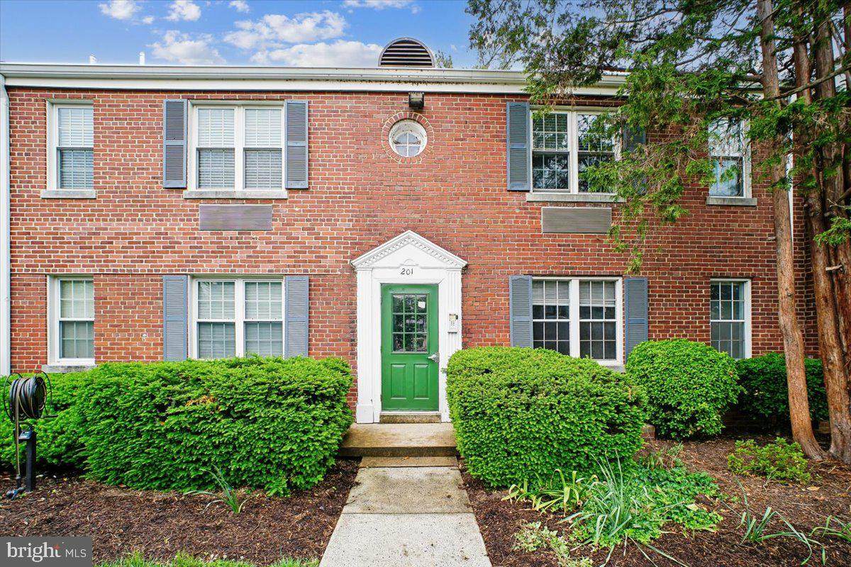 201 Glebe Road - Photo 1