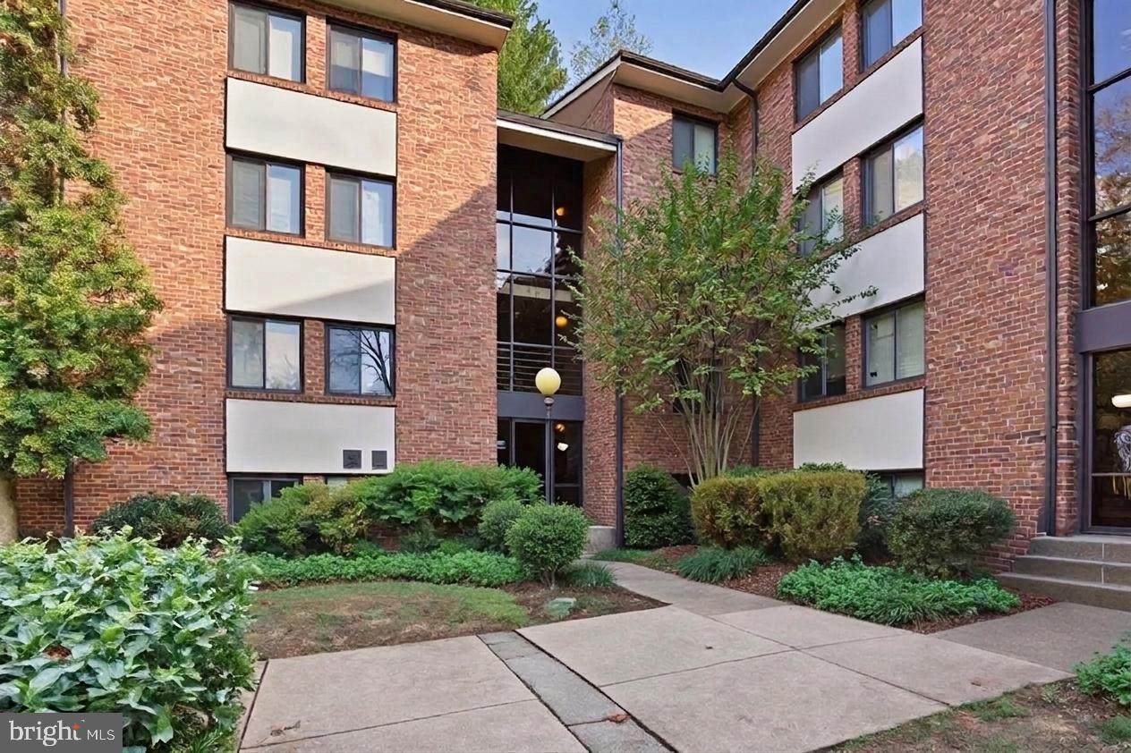 1552 Northgate Square - Photo 1