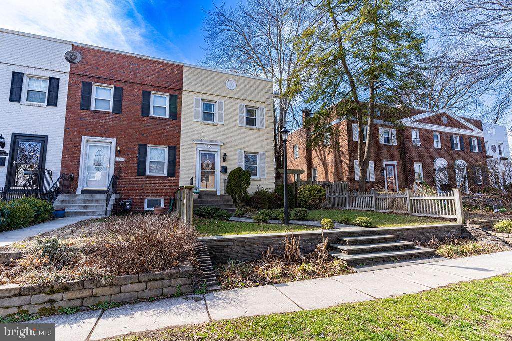 1206 Colonial Avenue - Photo 1