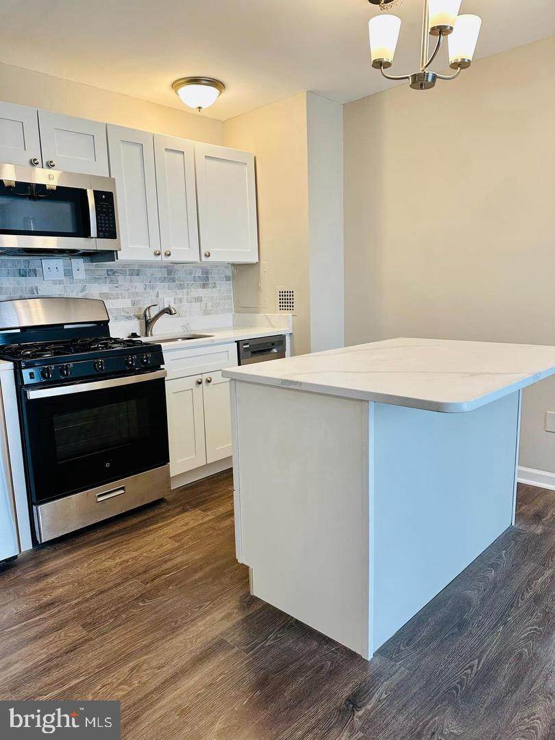 950 25TH Street - Photo 1