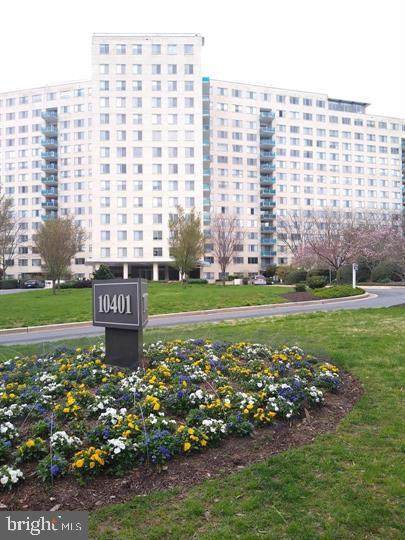 10401 Grosvenor Place - Photo 1