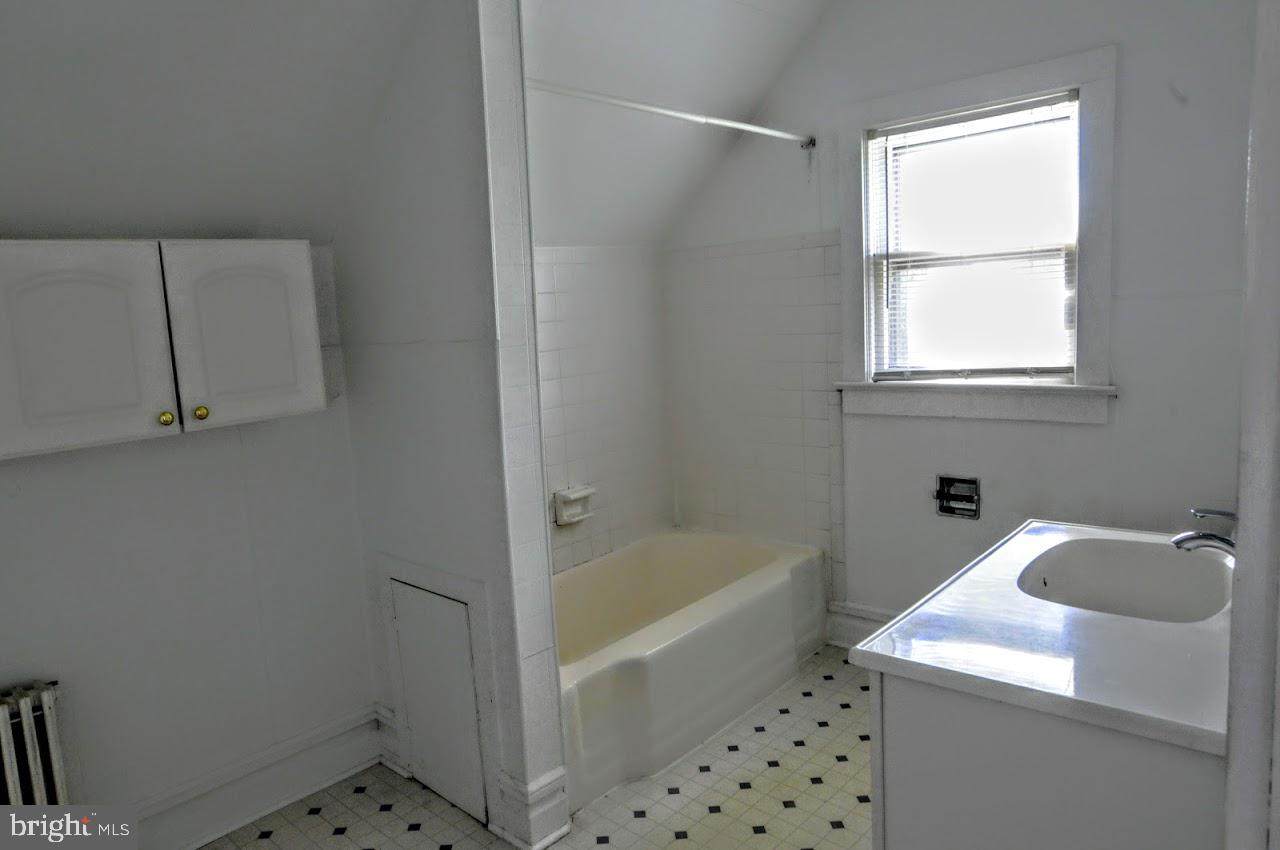 201 Delaware Ave - Photo 1